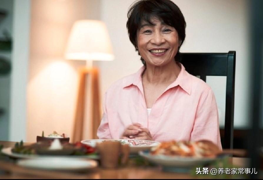 晚年只剩一个人，也要好好活下去

人老了，身边没个人陪着，就知道什么叫冷清了。