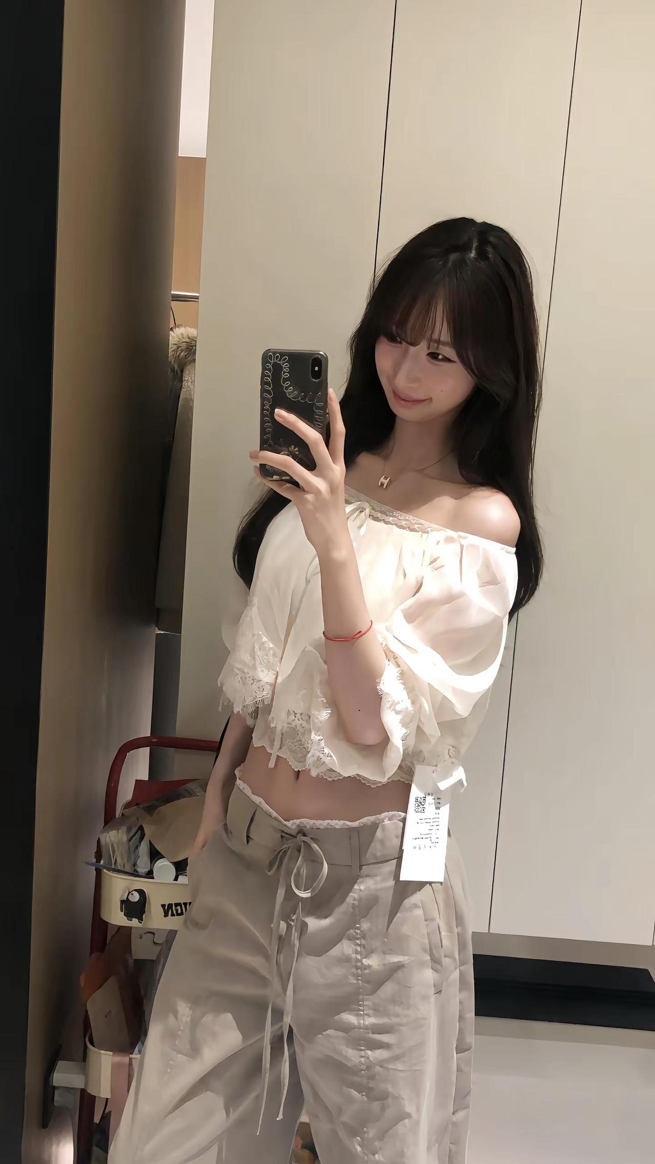 韩味感。ootd女生穿搭 露肩上衣显瘦穿搭 今天穿什么