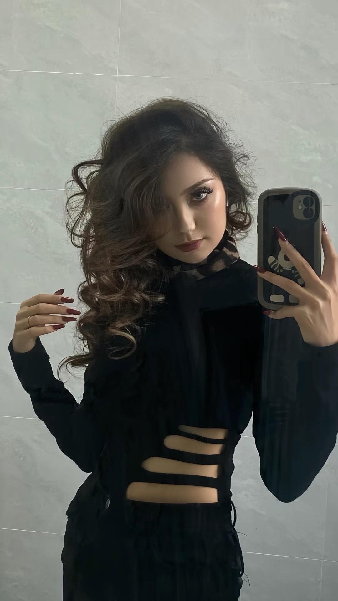 好好看看我的脸 像是向命运低头的女人吗