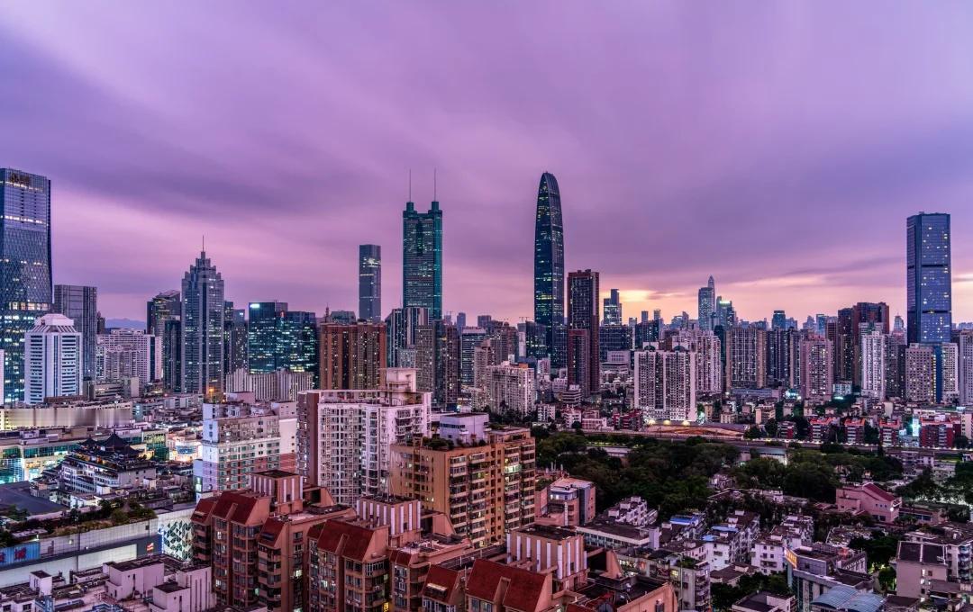 深圳不但降温了‼️就连天空都变成紫色💜
🍂
昨天开始深圳终于入秋了
穿了好久