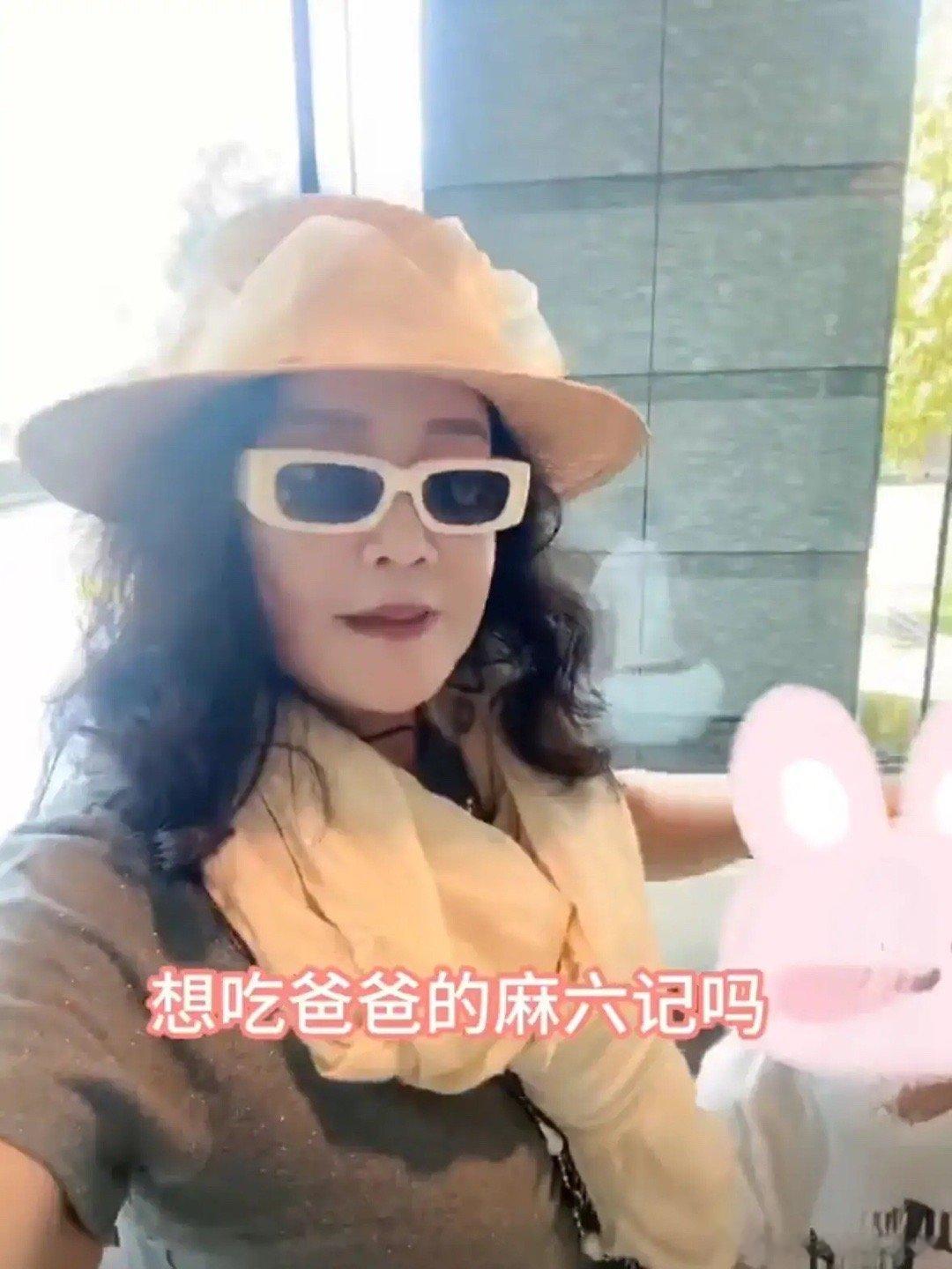 #张兰问孙子想不想吃麻六记#张兰时刻不忘为自己营业额宣传啊！汪小菲带着一双儿女去