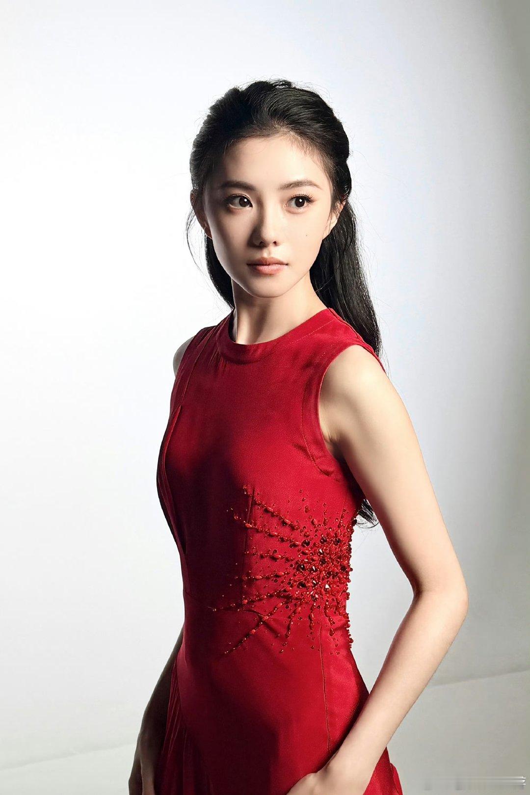 刘浩存发了百花奖开幕式幕后图刘浩存晒百花奖开幕式幕后图！！！一如既往地美！刘浩存