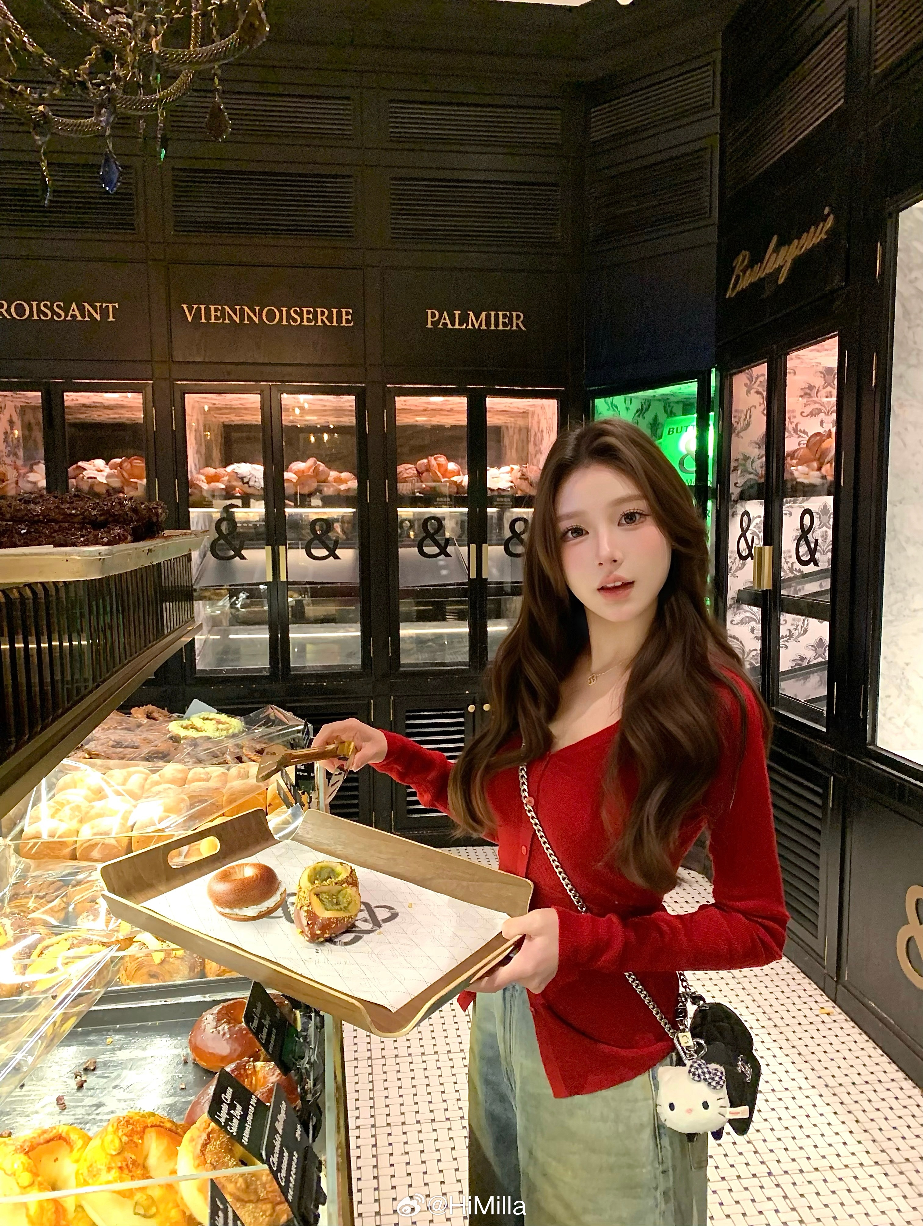 🍓很少穿红色 偶尔穿一下也很好看 