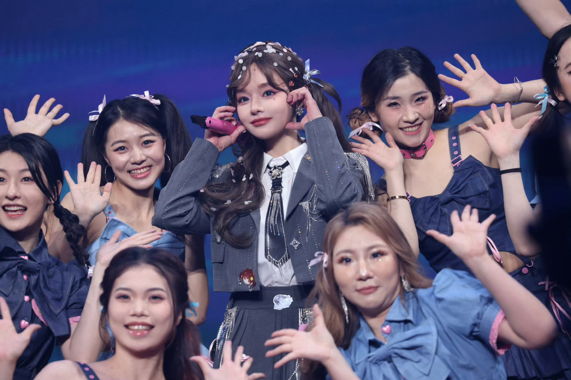 黄霄雲抢票黄霄雲演唱会又售罄了，凭借过硬唱功收获大量听众，开票之后热度一路飙升，