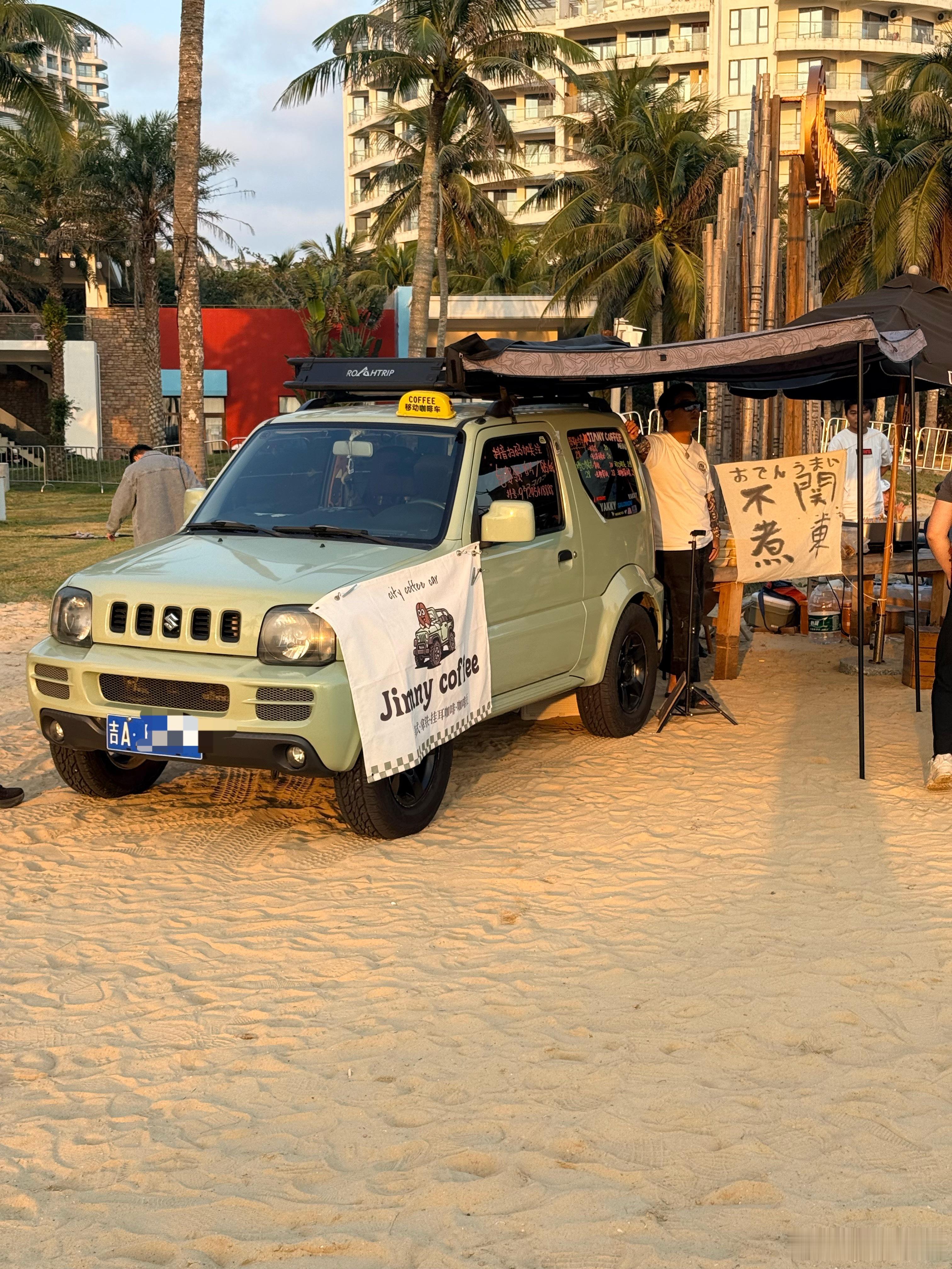 遇到一个吉A的吉姆尼，这车虽然动力不行但是车轻，沙滩也不容易陷车，板正的素车看着