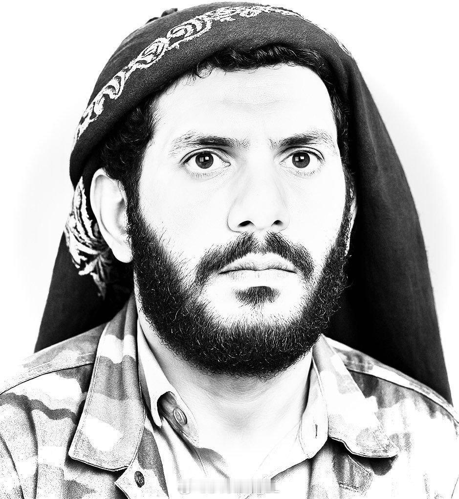 美国无人机在也门中部马里布市郊区袭击了一辆摩托车，导致两名“基地”组织成员死亡。