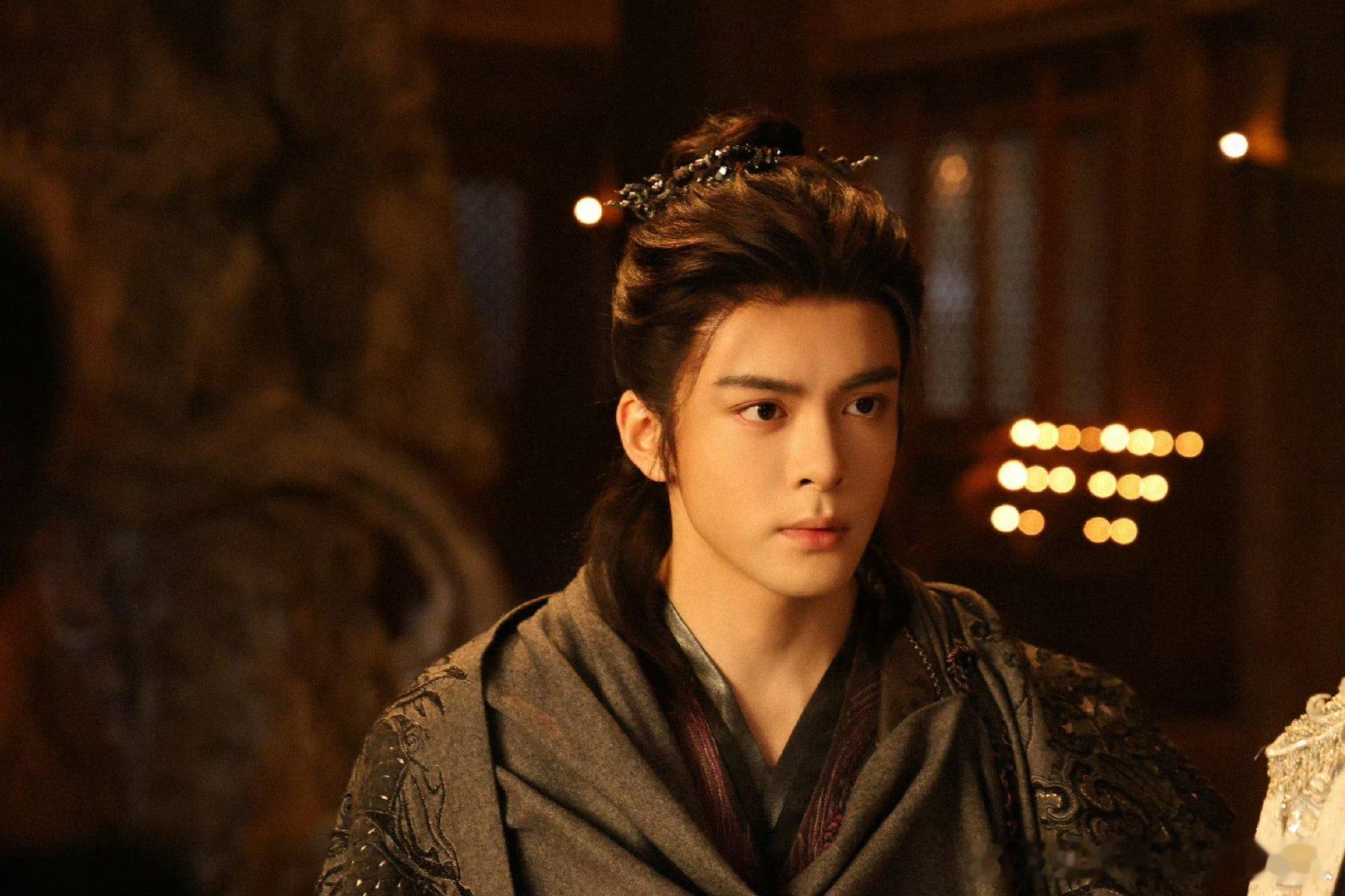 月鳞绮纪最大赢家是曾舜晞不知道曾舜晞的榜单很漂亮 月鳞绮纪的最大赢家是曾舜晞吧！