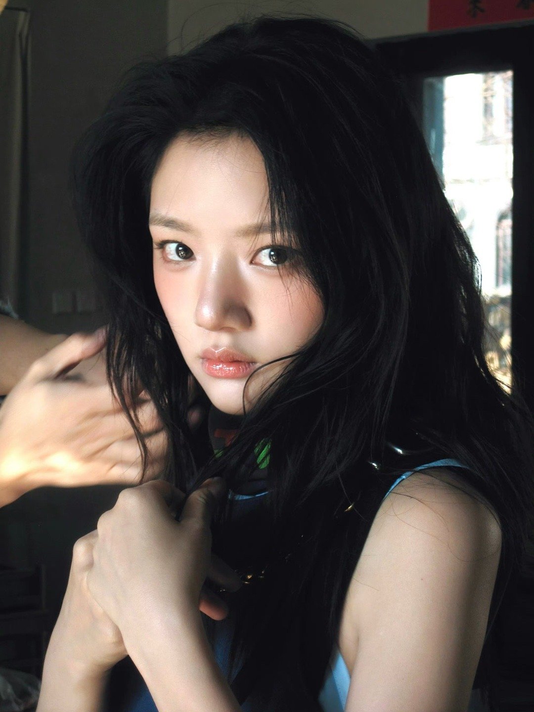 任敏冻红妆金鹤龙给任敏化的瑞雪冻红妆 雪吻红妆，灵气满格！任敏这组雪地大片太戳心