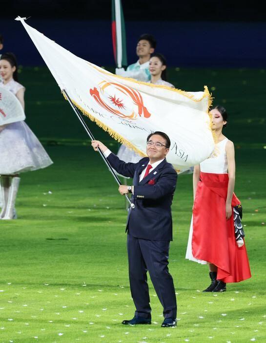 十分认同国际奥委会主席这一理念！今后中国再次举办赛事，就应当效仿日本的做法——不