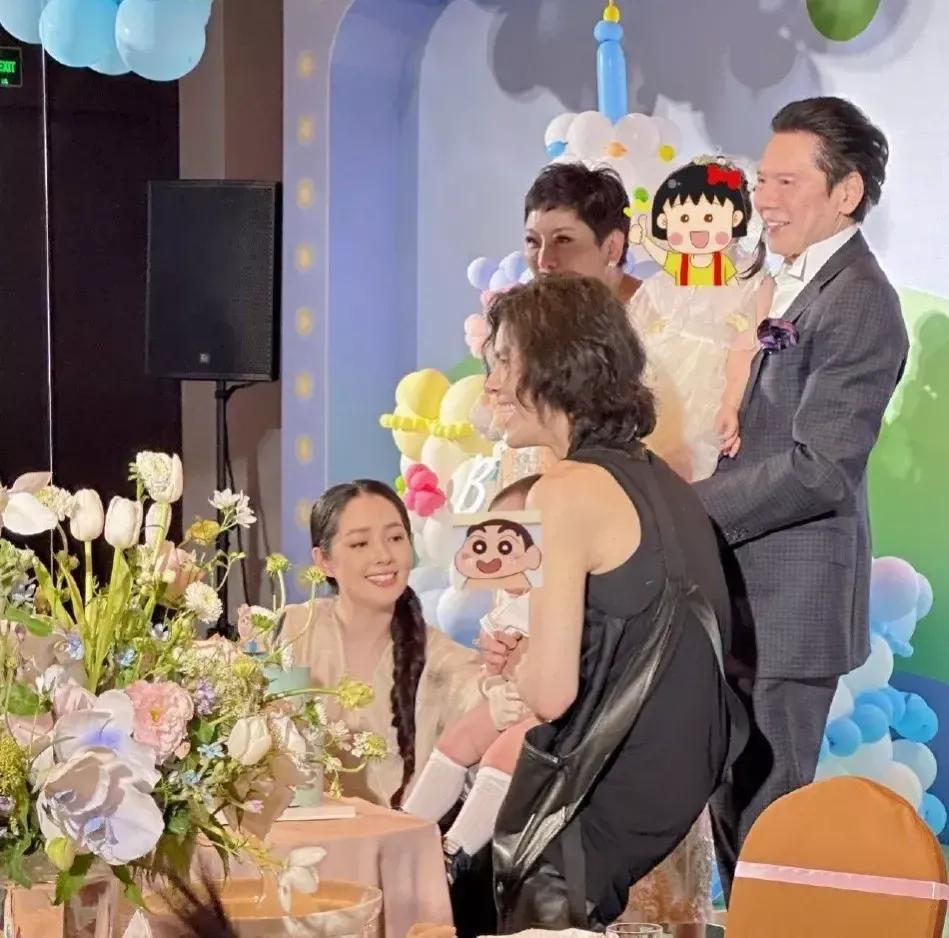 向华强表明态度，以后他们不在的时候，所有的珠宝都给孙子孙女和郭碧婷。

他为什么