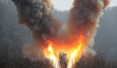 别对日本抱有幻想了，三个信号已经出现，下调中日关系、供奉靖国神社、修改出口武器三