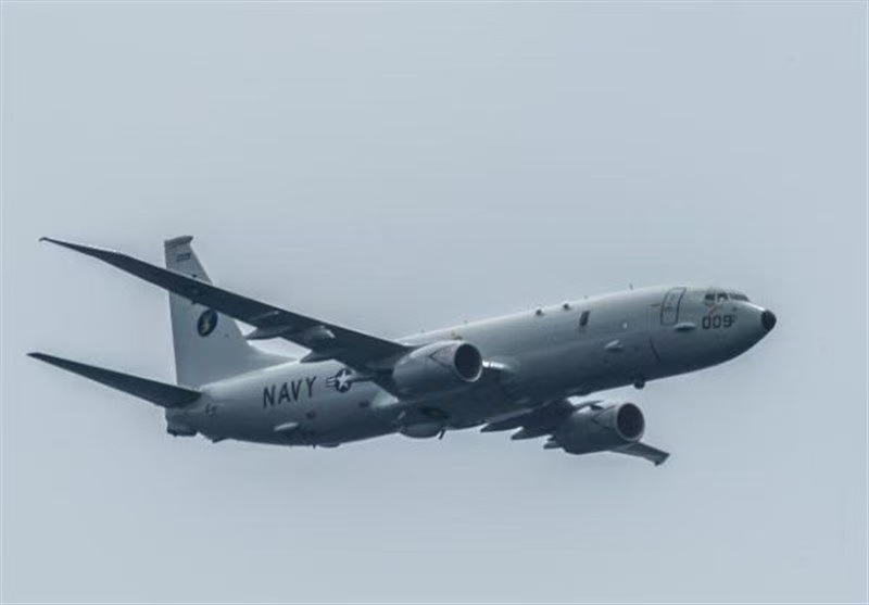 美军一架在霍尔木兹海峡和阿曼湾上空执行任务的P-8A海神反潜机，因遭遇“严重电子
