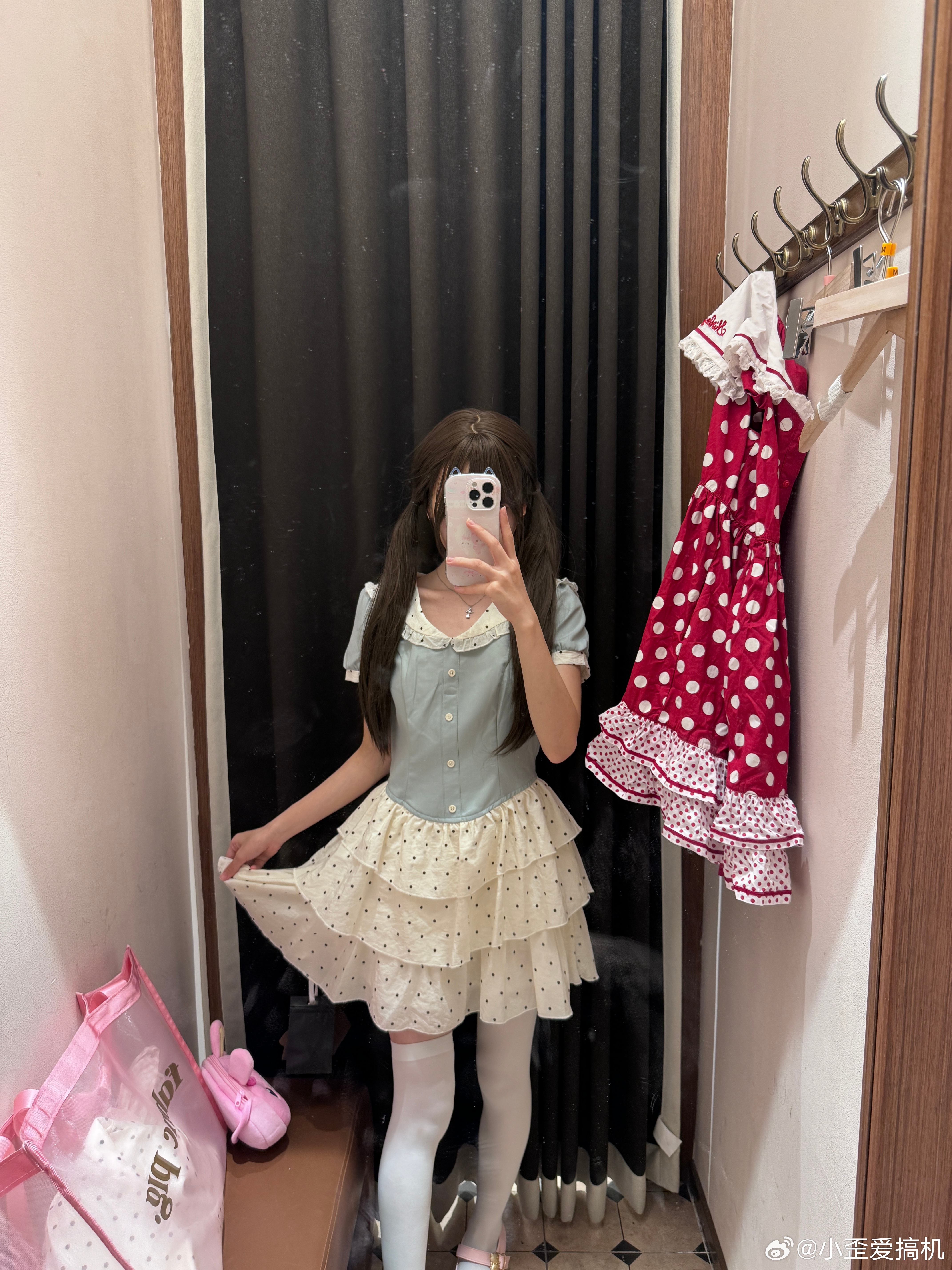 建议大家多去实体店逛一逛确实啊，比如说买衣服，你肯定去实体店逛才能第一时间知道这
