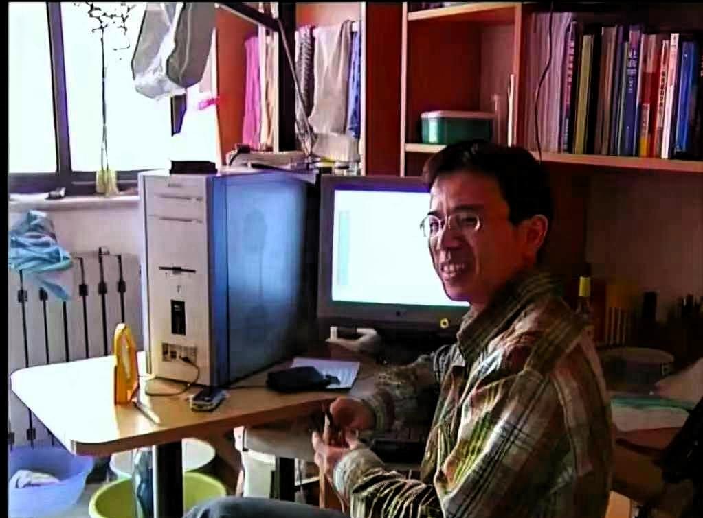 43岁的叶君就这么走了，没有结婚，没有孩子是他一生的遗憾。

作为清华大学毕业的