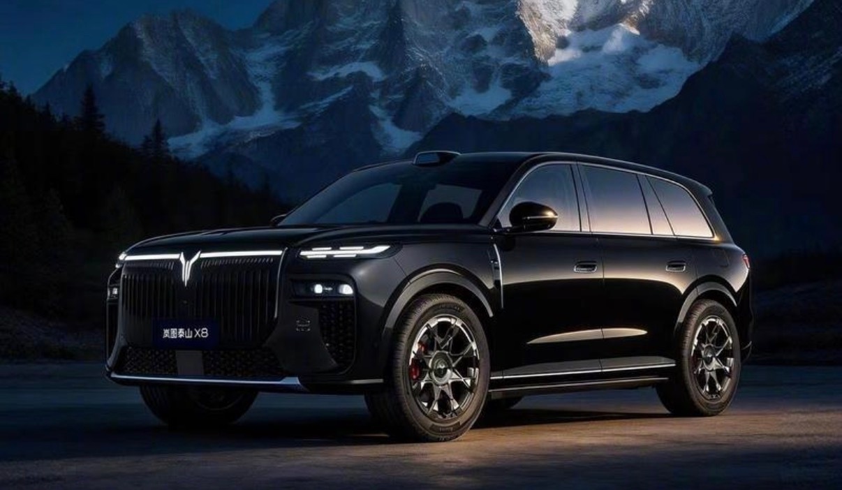 【岚图泰山X8六款车色亮相 预计上半年正式上市】今日，岚图汽车官方发布岚图泰山X