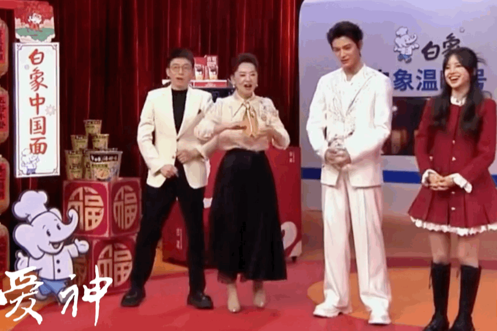 丁禹兮慕声式拜年   丁禹兮用慕声的声线给大家拜年啦：大家好我是慕声 慕子期 平