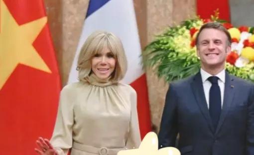 这下好了，
 
全世界都知道了，法国总统马克龙访问中国，居然在现场签约了合作文件