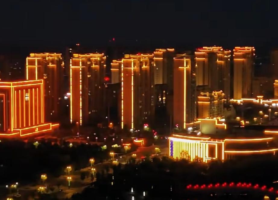 曹县夜景也很美！

像个大都市，万家灯火，一派祥和盛世的景象！