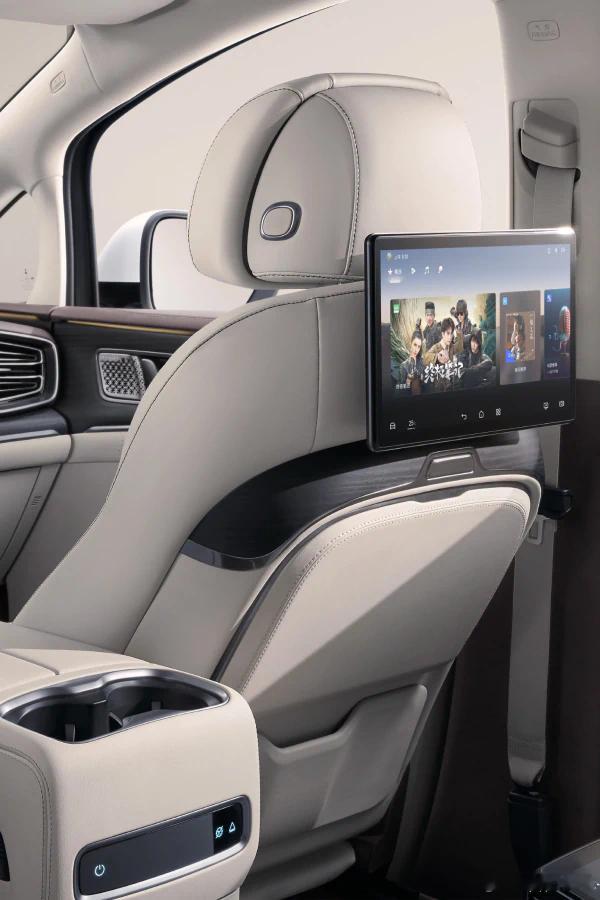 比亚迪海外欧洲 全球瞩目腾势汽车 闪耀法国巴黎歌剧院腾势D9中国腾势世界腾势  