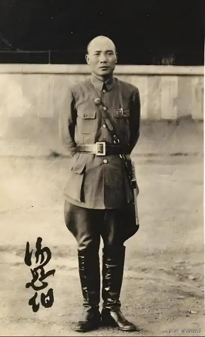 【汤恩伯题字的书，刘汝明为什么不让卖】


七七事变后，汤部抢防南口，血战18天