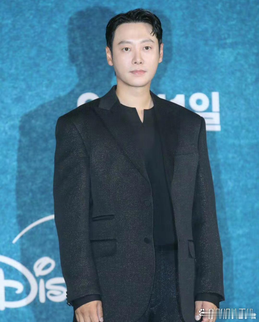 据韩媒，24日，金东旭官宣当爸，妻子预产期为明年年初。据悉，他与素人女友2023