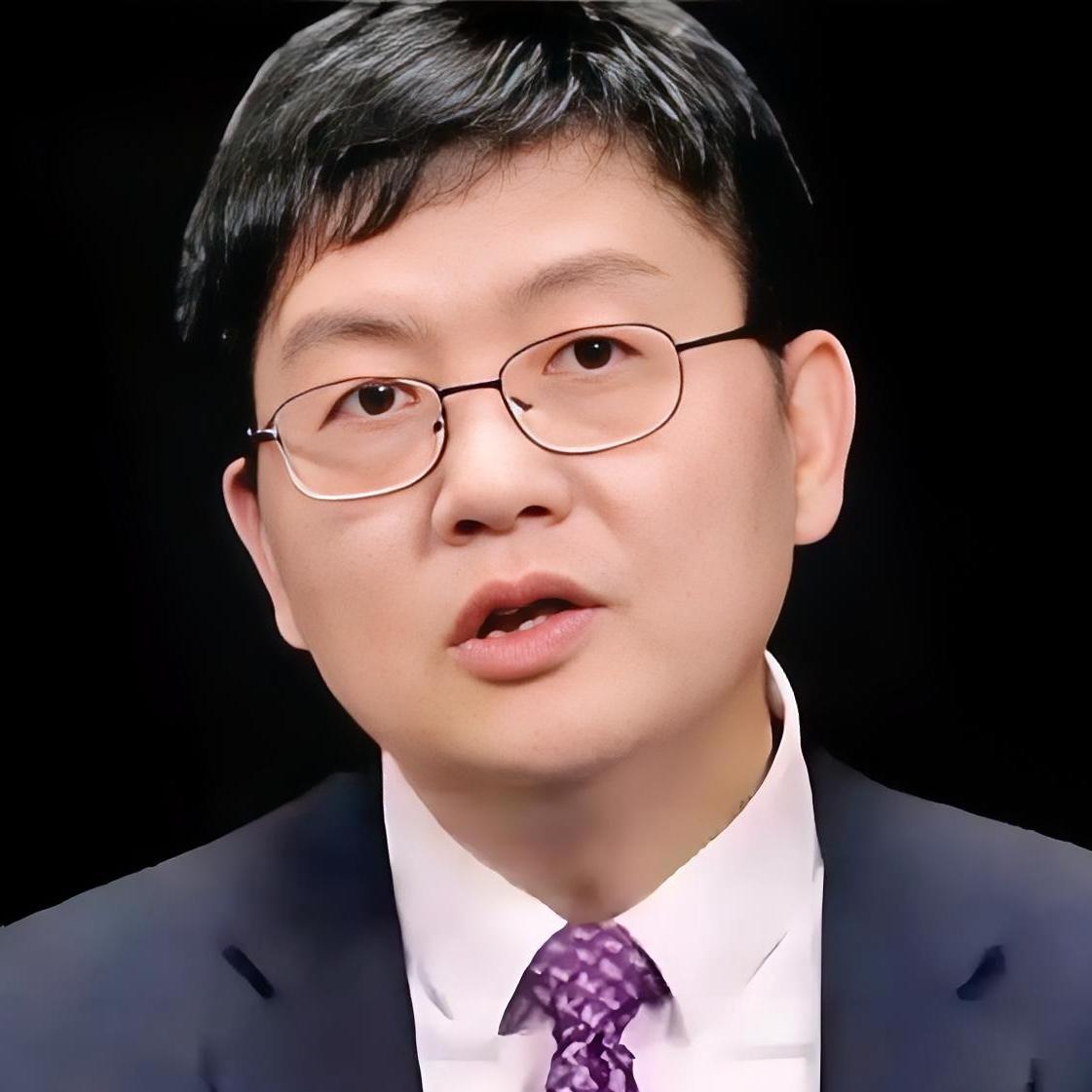 复旦大学那名前教授冯玮还真是不死心，他的多个国内社交账号被永久封禁后，竟然还继续