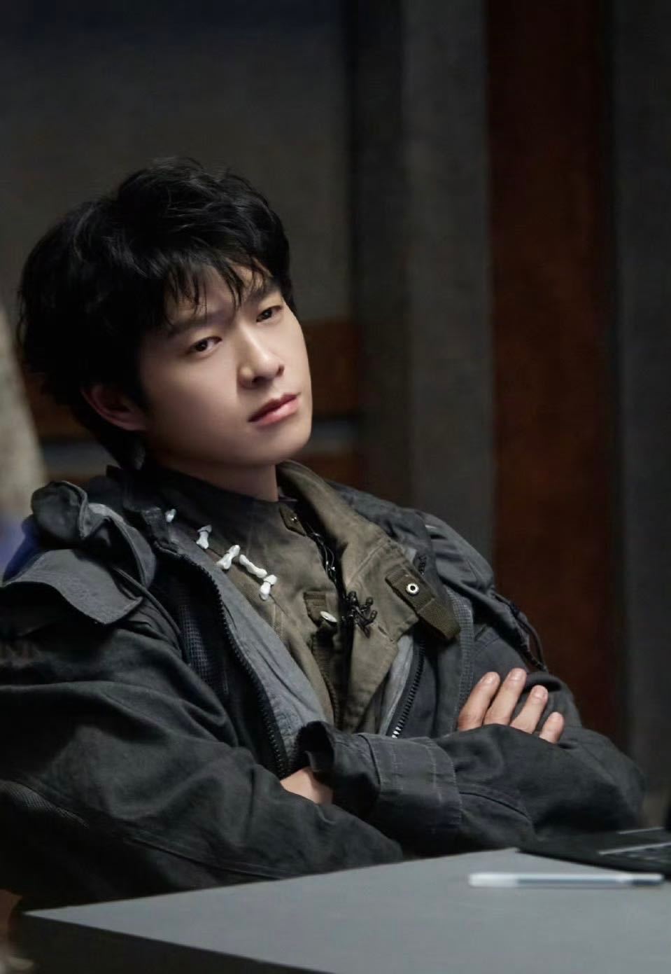 吴昕指导魏大勋撒娇大侦探 吴昕指导魏大勋撒娇，这画面以前想都不敢想。大张伟负责开