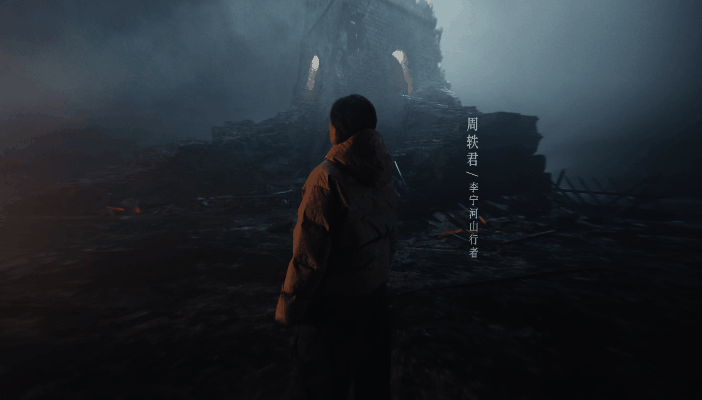 周轶君站在雁门关回望历史塞下秋来风景异，衡阳雁去无留意。四面边声连角起，千嶂里，