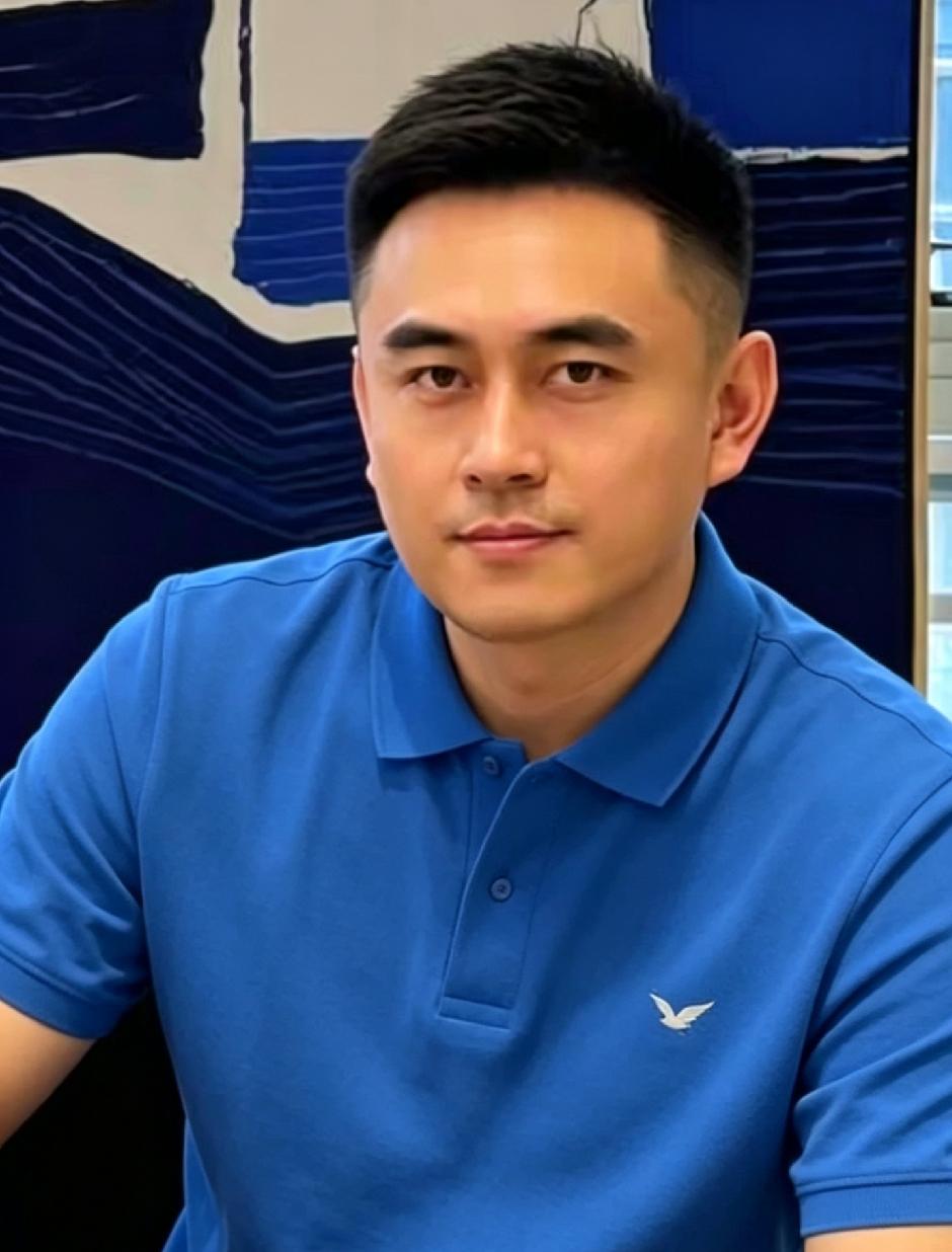 换了个发型大家猜猜我有多少岁，一个月没剪头发了，担心明天周末理发店剪头发的人会很