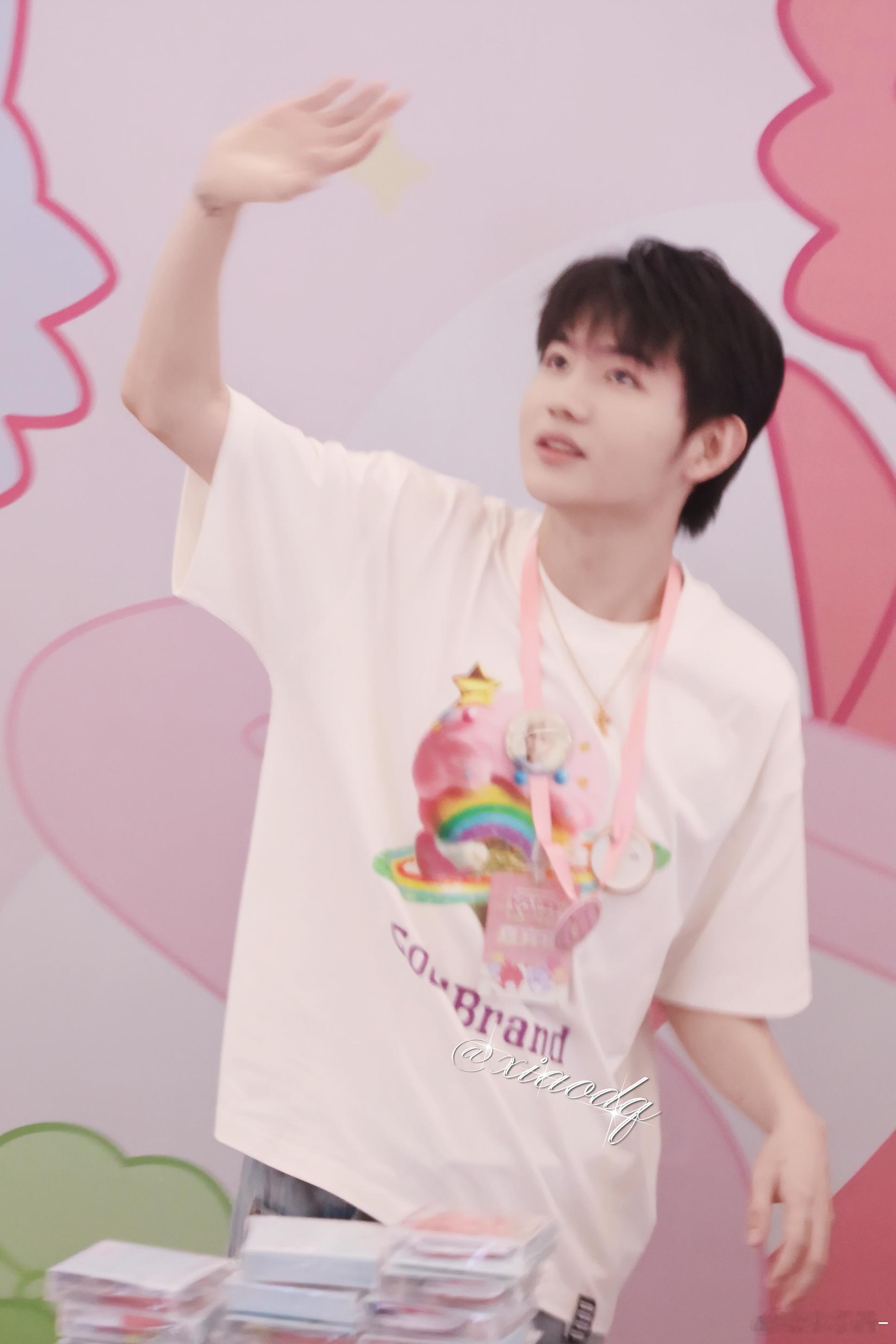 九尾XXZ 🦊我镜头下的选手 𝟐𝟔𝟎𝟕𝟐𝟎 杭州kpl快闪 一日店