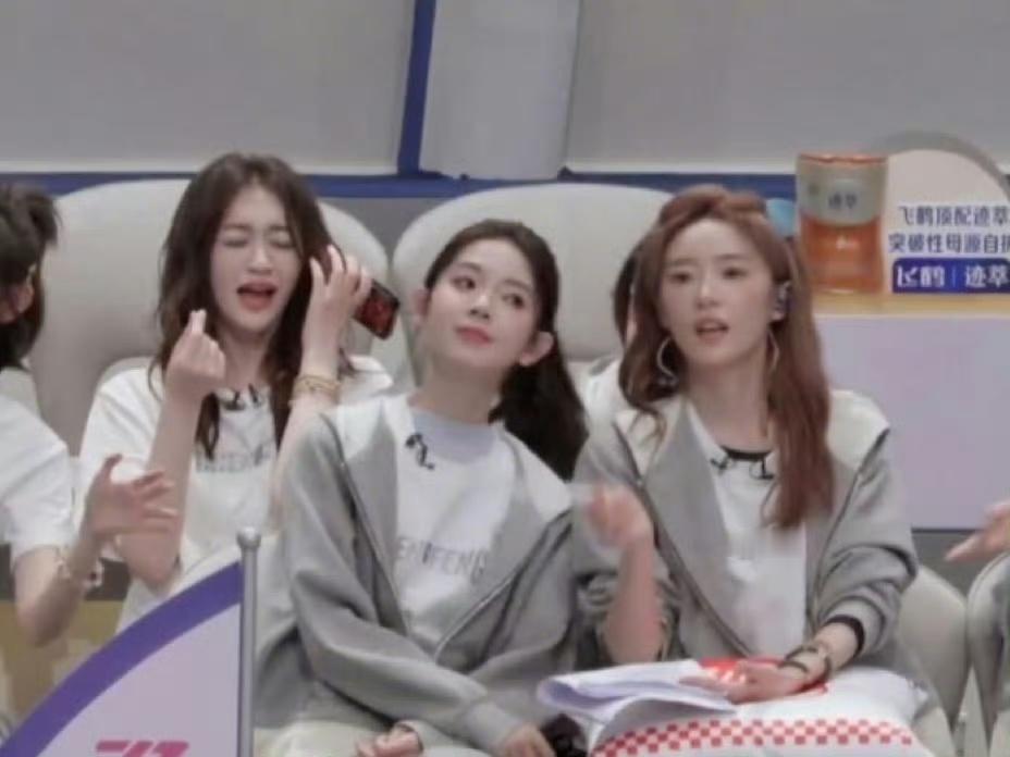 李小懒都努力成这样了，李唐王朝今晚不要上PK台好吗李小冉拉王濛起来被甩开