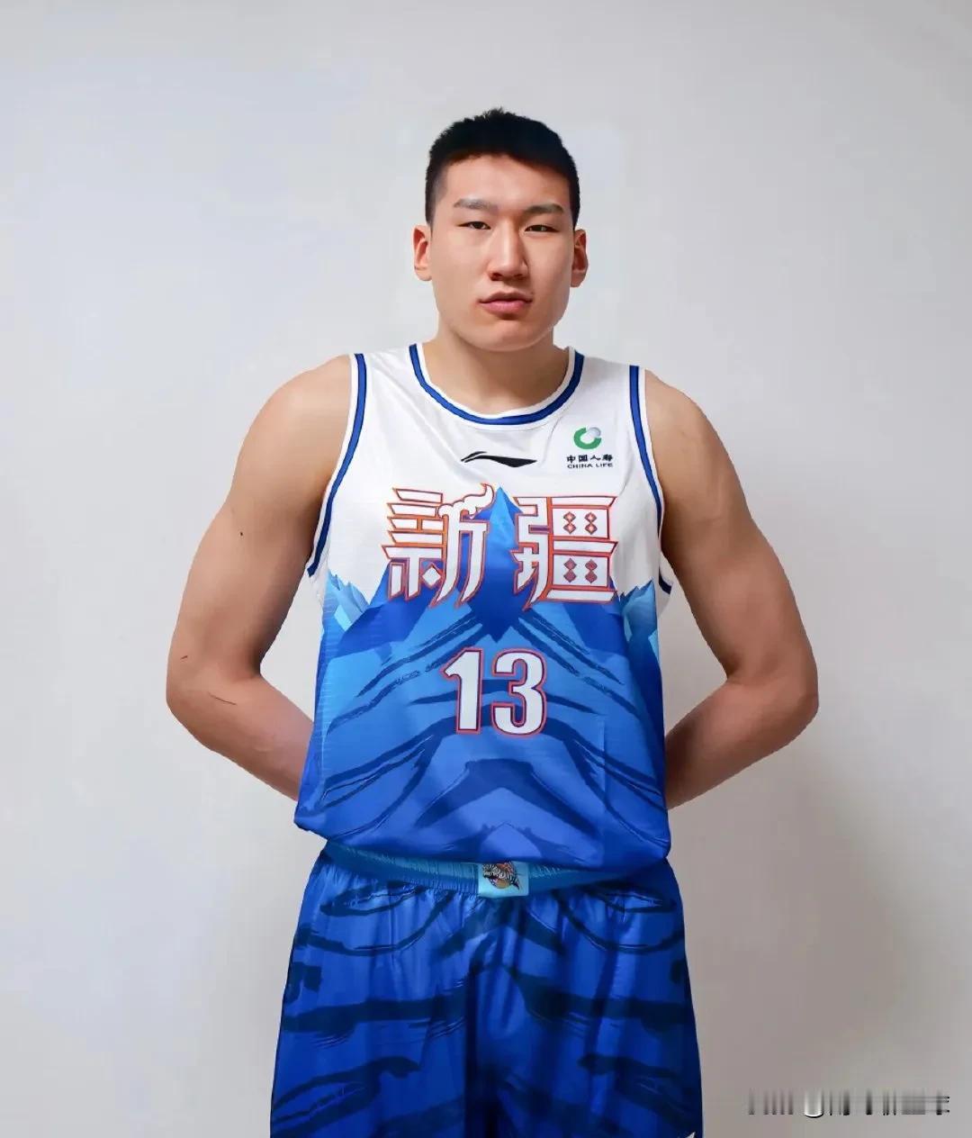 李炎哲狂砍25分完美首秀，新疆男篮冠军稳了！其他队伍只能争第二，包括辽宁男篮。
