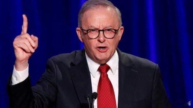 凤凰新闻【澳总理：这是邪恶行径、反犹行径、恐怖主义行径，这片欢乐的海滩被永久地玷