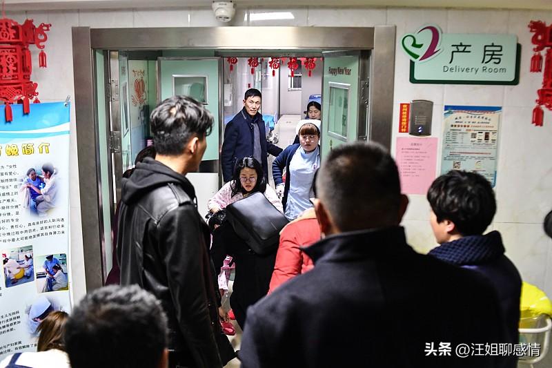 今年全国实现生娃基本不花钱！

产房门口，新手爸爸攥着缴费单的手松开了。江苏镇江