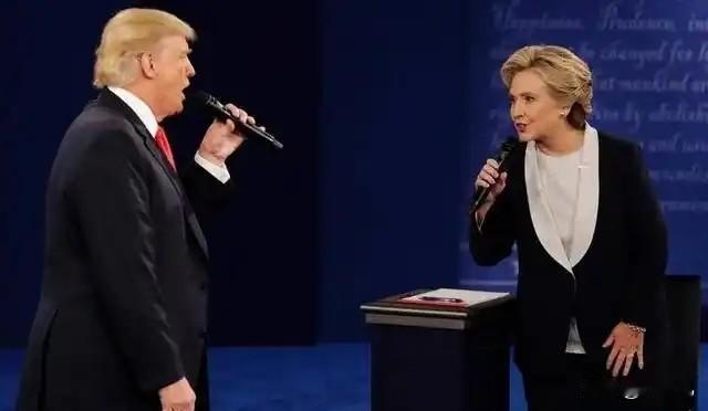 美国前国务卿希拉里，发文批评特朗普逼迫乌克兰总统泽连斯基签署不平等条约。