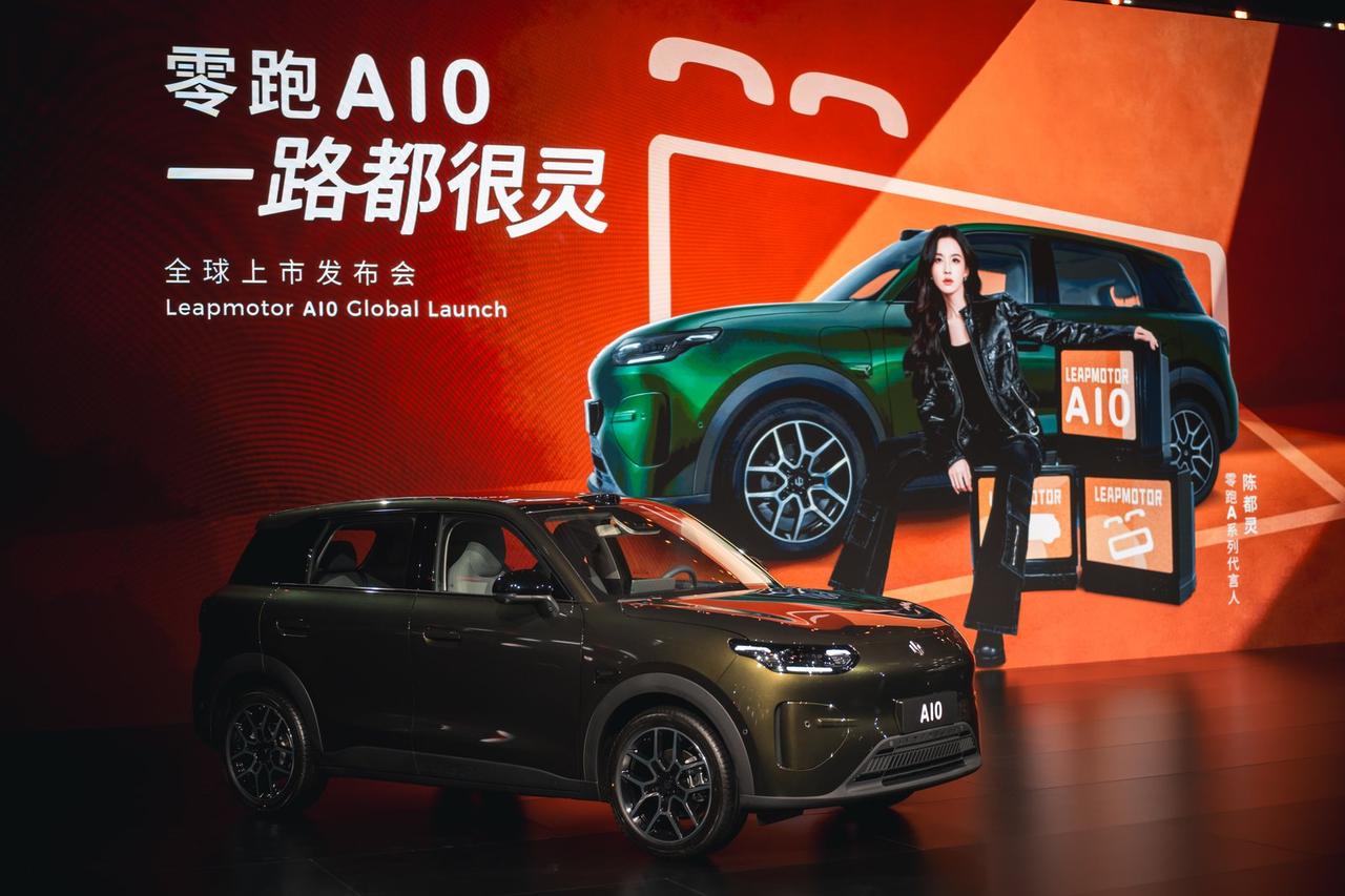 有了激光雷达，10万内的零跑A10能做什么？那就是支持同级少有的「车位到车位」全