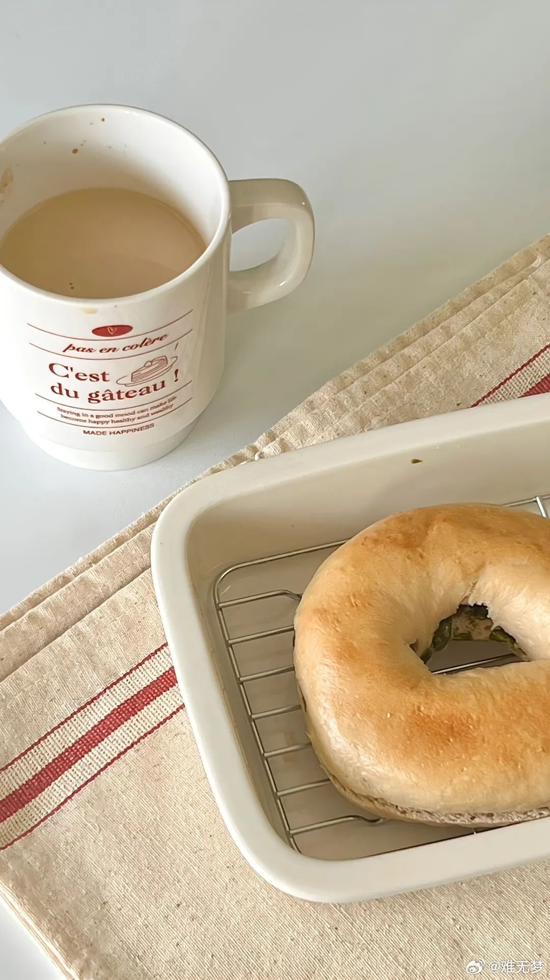 说声再见，便不再相见，说声忘记，一切记忆便氤氲。人性这种东西不可言，不可研，不可