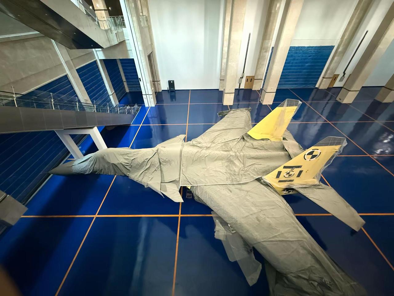 2012年11月23日 13年前的今天 海军歼15飞鲨首次在辽宁舰甲板上起降回收