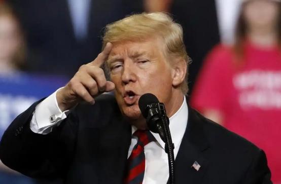 特朗普突然解雇国土安全部长诺姆，看似是因后者巨额贪腐曝光，实则是一场精心策划的“