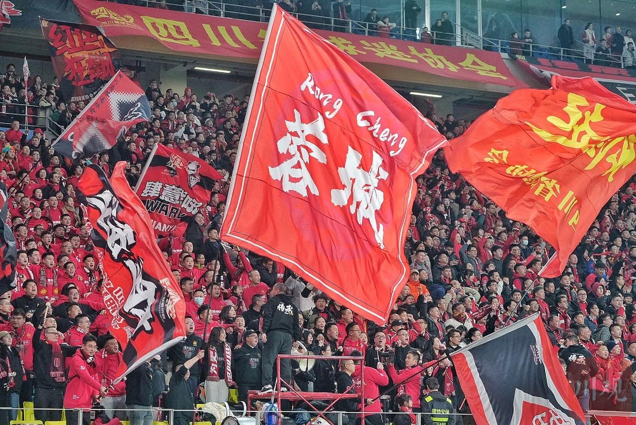 成都蓉城给国庆节献礼！
在国庆节前一天晚上，成都蓉城1：0战胜江原FC，给成都球