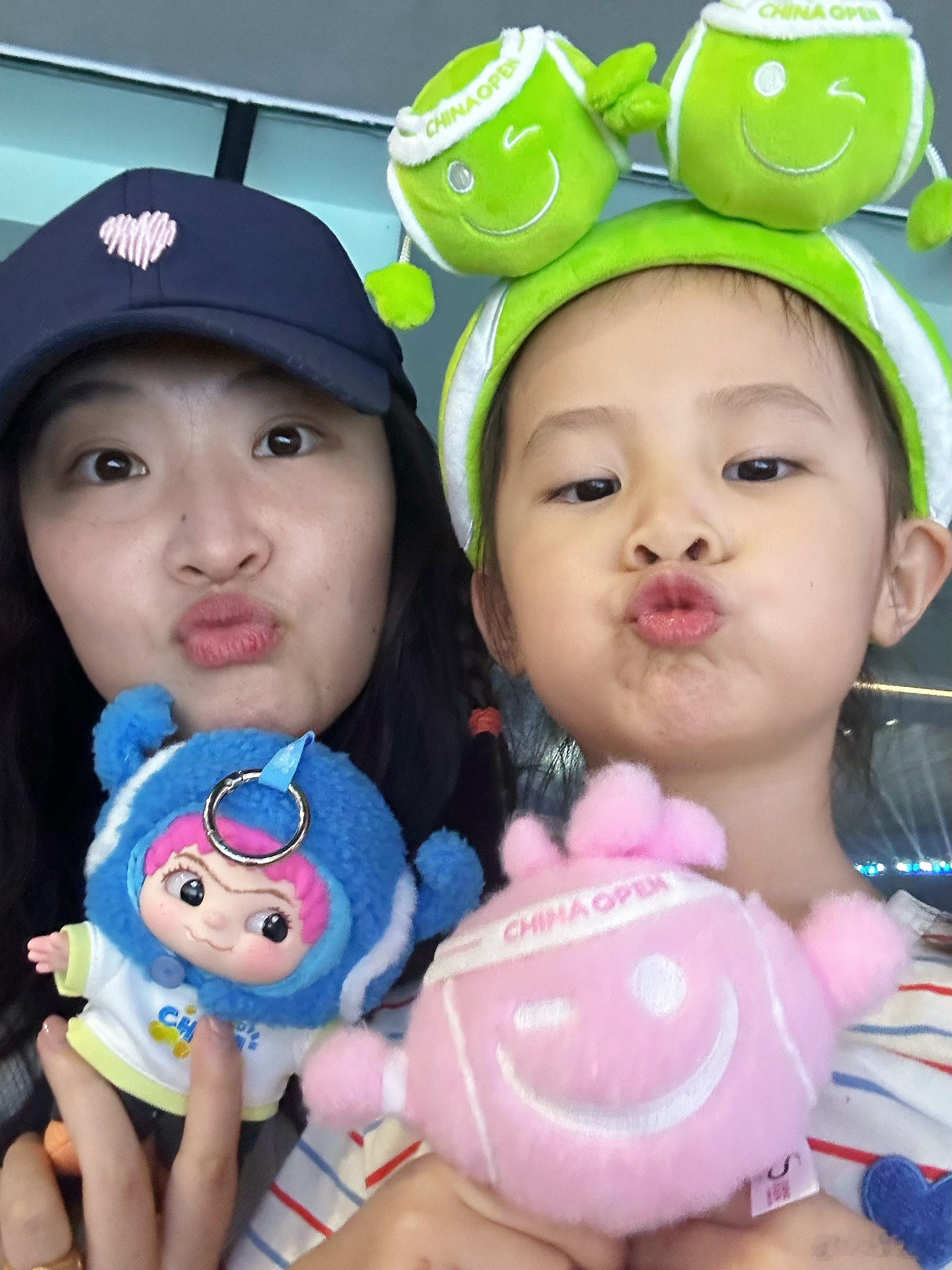 终于在各位“老师”的讲解下，更理解网球比赛了[比耶]排球打不过我，网球你们还是有