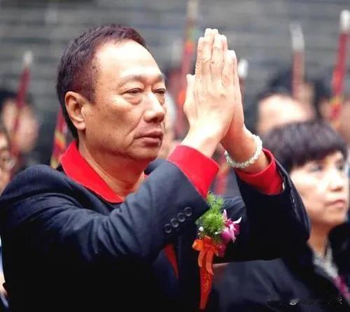 发现董宇辉的粉丝和叫嚣着要把富士康赶出去的那一群人有共同的特点，她们同样坚持不懈