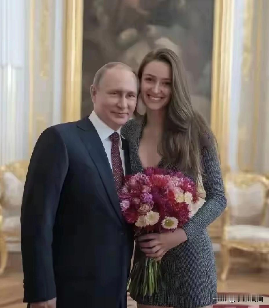 普京一句“乌军几乎耗尽战略储备”，可不是单纯的战场通报，这话里有话。
 
第一，