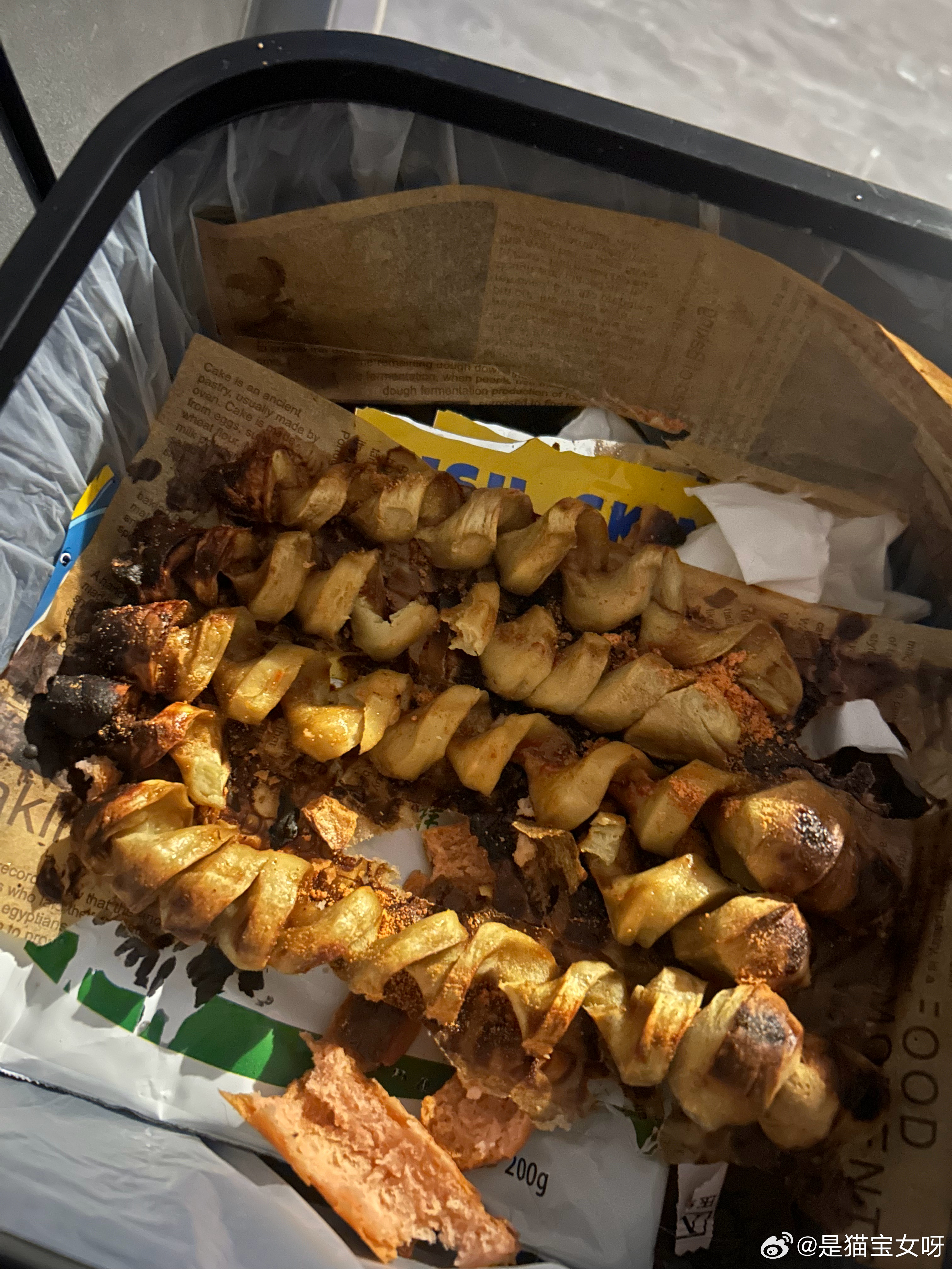 又把面筋烤糊了邦邦硬，每次做的东西好吃一点心里就“好爱做饭啊”，难吃心里就“我恨