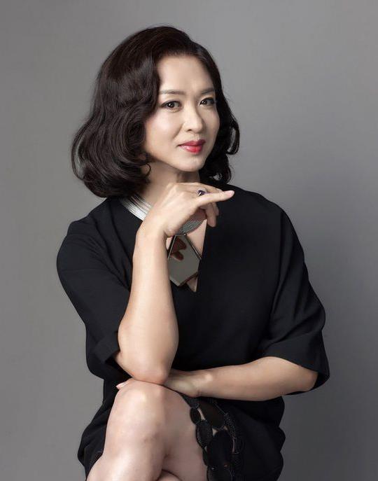 金星家有一个年轻漂亮的保姆，向汉斯借3万元，汉斯见小姑娘不容易，二话不说就把钱借