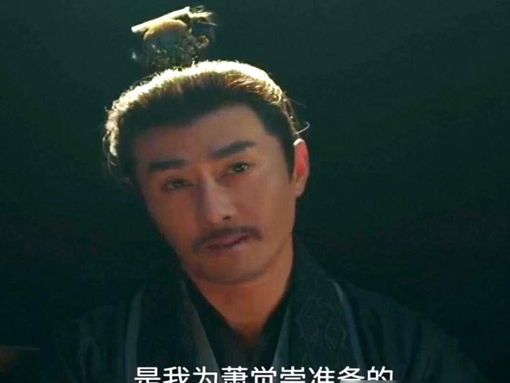 哪怕拧巴到观众都看不懂，也要硬给女主铺路？

《百花杀》里手握重兵的英国公，亲手