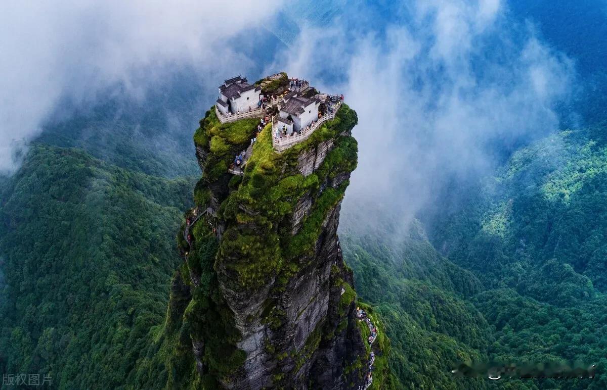 中国美景千千万，其中国内大部分美景都 集中在了中国的西南地区和西北地区，这两个地