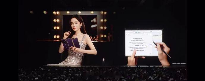 【余承东感谢杨幂】余承东感谢杨幂鼎力支持9月4日，余承东在华为新品发布会上，cu