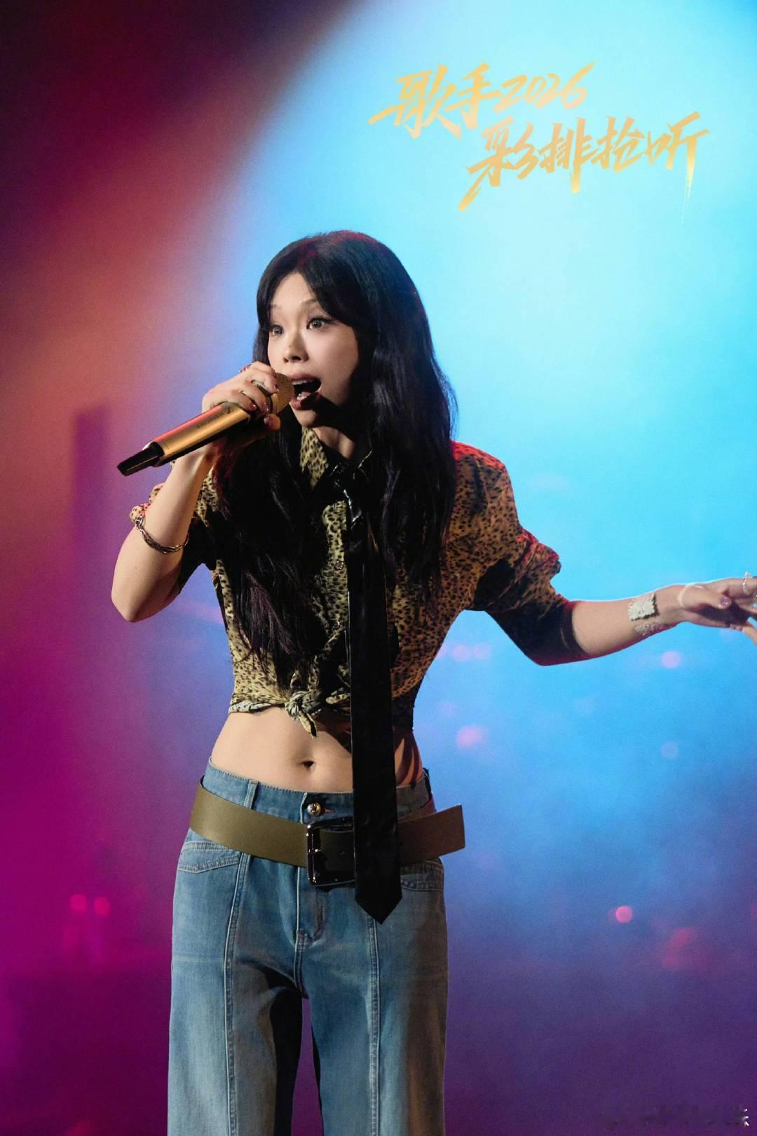 万妮达歌手唱不同凡想歌手2026 看好万妮达的《不同凡想》舞台！兼顾歌曲温暖内核