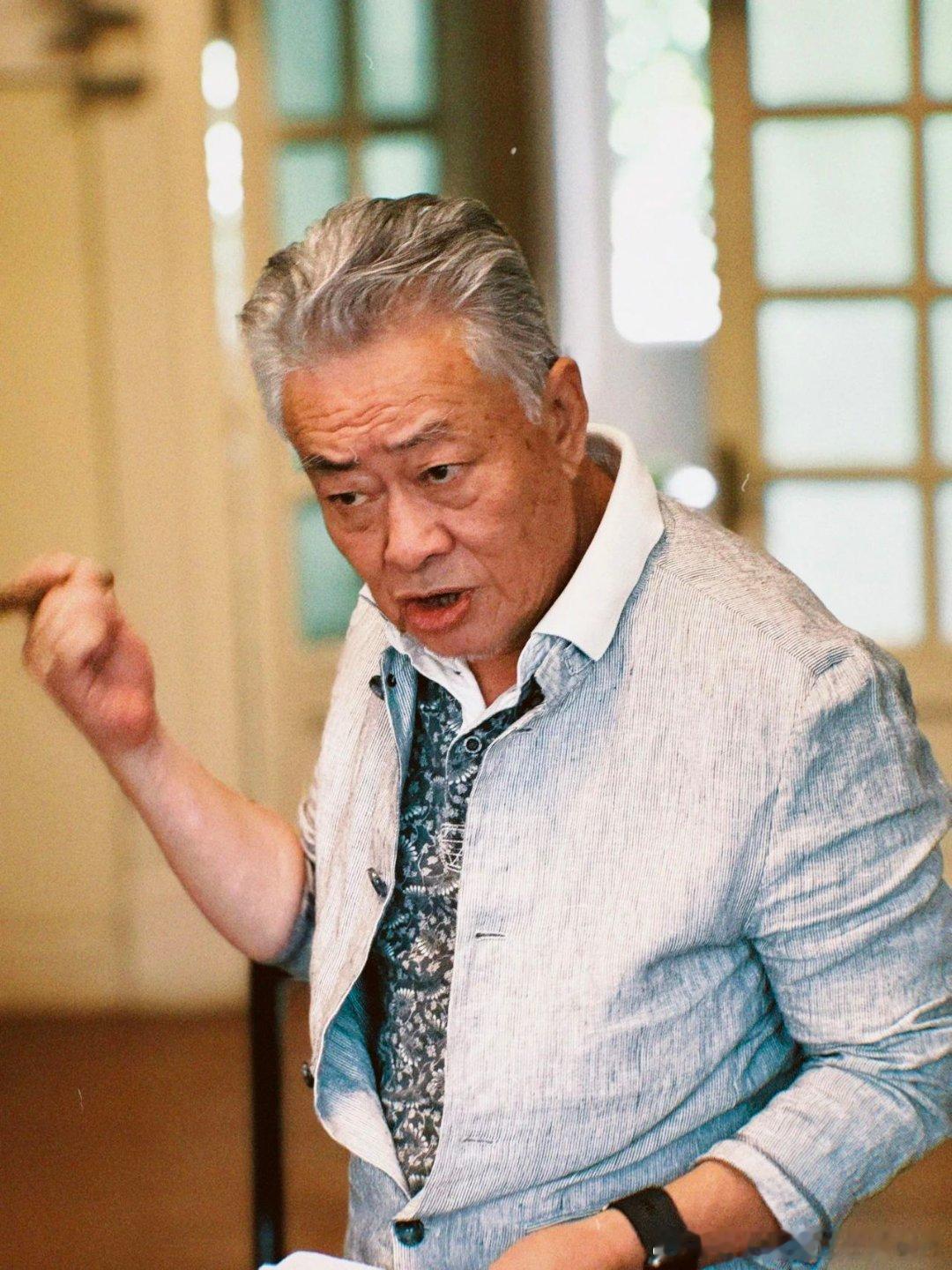上影演员剧团纪念抗战胜利八十周年活动排练。这两年加入剧团的明星黄晓明、孙俪等等，